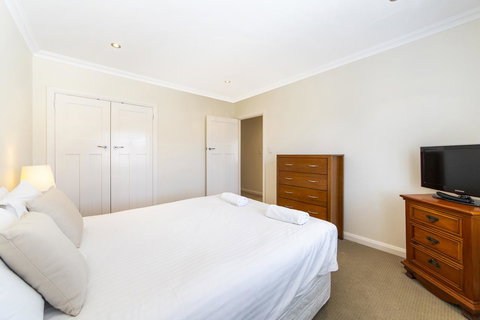 Inner Western Suburbs Retreat - Accommodation Rockhampton 35