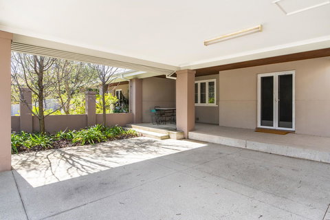Inner Western Suburbs Retreat - Accommodation Rockhampton 38