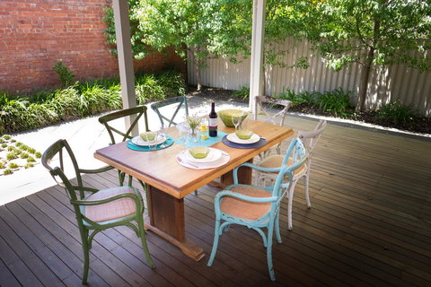 Inner Western Suburbs Retreat - Accommodation Rockhampton 4