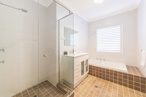 Inner Western Suburbs Retreat - Accommodation Rockhampton 30