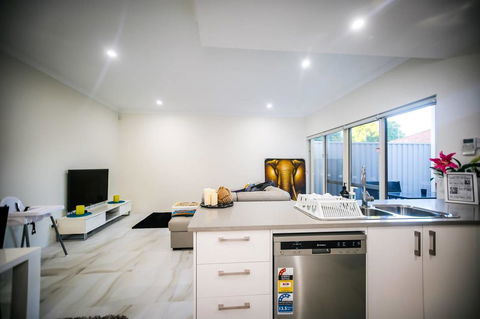 VIP Stays - Villa De Burswood Luxury 3BR Suite W/ King Bed FREE WIFI - Accommodation Rockhampton 7
