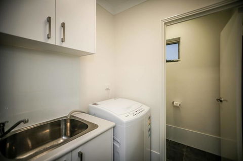 VIP Stays - Villa De Burswood Luxury 3BR Suite W/ King Bed FREE WIFI - Accommodation Rockhampton 4