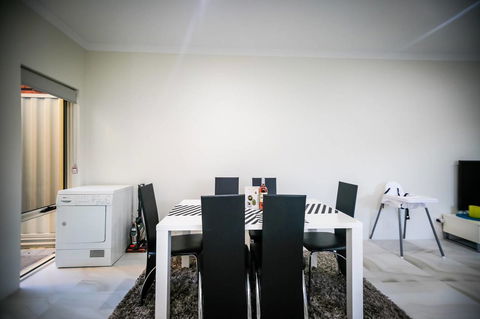 VIP Stays - Villa De Burswood Luxury 3BR Suite W/ King Bed FREE WIFI - Accommodation Rockhampton 2