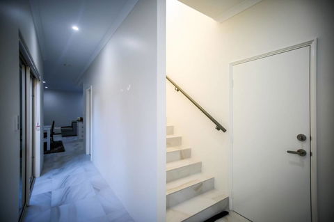 VIP Stays - Villa De Burswood Luxury 3BR Suite W/ King Bed FREE WIFI - Accommodation Rockhampton 25