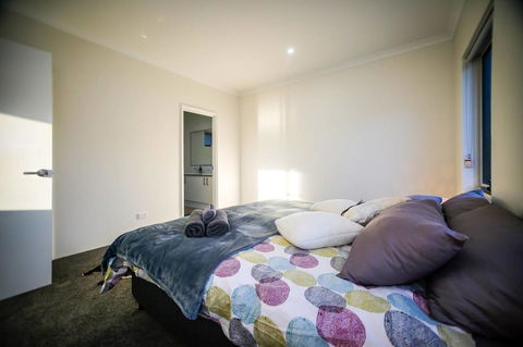 VIP Stays - Villa De Burswood Luxury 3BR Suite W/ King Bed FREE WIFI - Accommodation Rockhampton 15