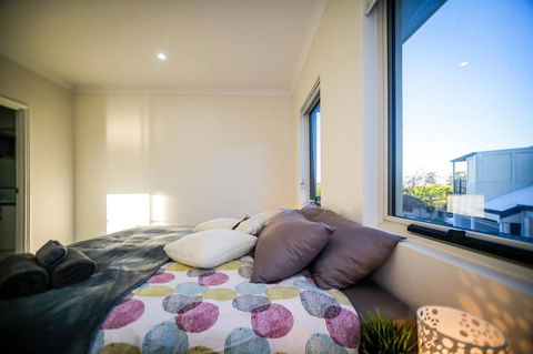VIP Stays - Villa De Burswood Luxury 3BR Suite W/ King Bed FREE WIFI - Accommodation Rockhampton 1
