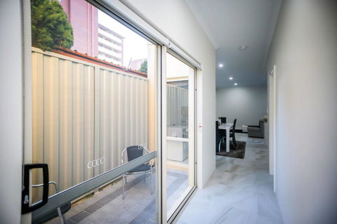 VIP Stays - Villa De Burswood Luxury 3BR Suite W/ King Bed FREE WIFI - Accommodation Rockhampton 12
