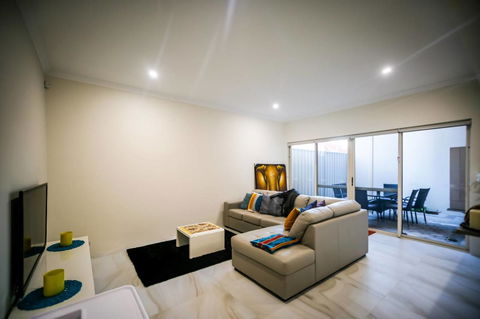 VIP Stays - Villa De Burswood Luxury 3BR Suite W/ King Bed FREE WIFI - Accommodation Rockhampton 6