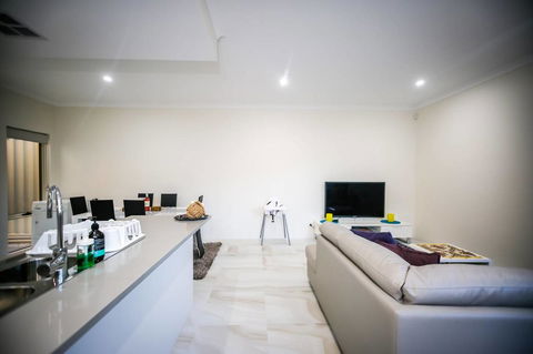 VIP Stays - Villa De Burswood Luxury 3BR Suite W/ King Bed FREE WIFI - Accommodation Rockhampton 8
