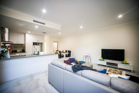 VIP Stays - Villa De Burswood Luxury 3BR Suite W/ King Bed FREE WIFI - Accommodation Rockhampton 14
