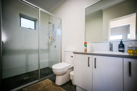 VIP Stays - Villa De Burswood Luxury 3BR Suite W/ King Bed FREE WIFI - Accommodation Rockhampton 5