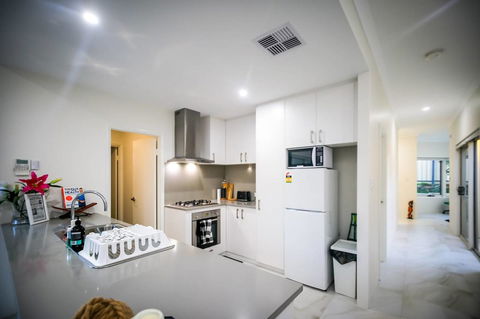 VIP Stays - Villa De Burswood Luxury 3BR Suite W/ King Bed FREE WIFI - Accommodation Rockhampton 18
