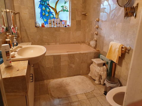 Airport HomeStay - Accommodation Rockhampton 7