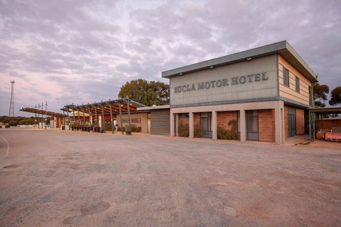 EUCLA MOTOR HOTEL - Accommodation Rockhampton 0