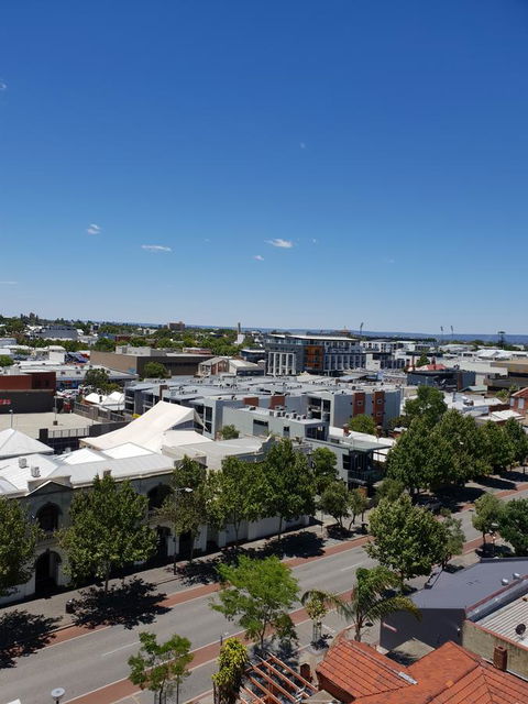 Modern Northbridge Apartment - Accommodation Rockhampton 13
