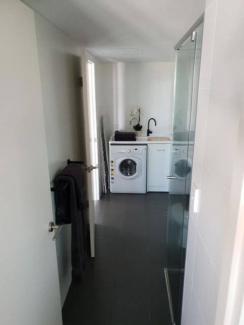 Modern Northbridge Apartment - Accommodation Rockhampton 6