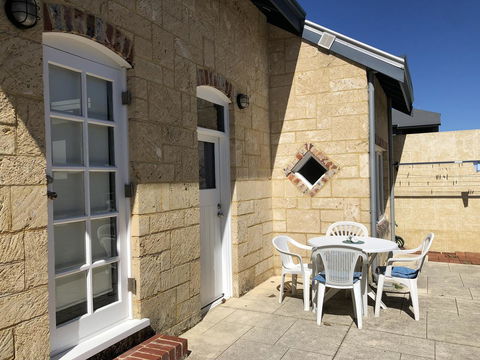 Beach Studio - Accommodation Rockhampton 3