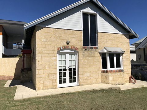 Beach Studio - Accommodation Rockhampton 2