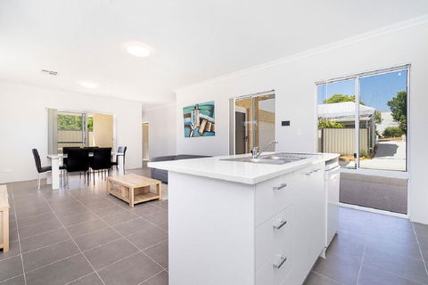 Victoria Park Town House - Accommodation Rockhampton 0