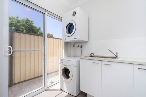 Victoria Park Town House - Accommodation Rockhampton 9