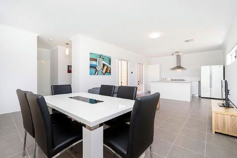 Victoria Park Town House - Accommodation Rockhampton 8