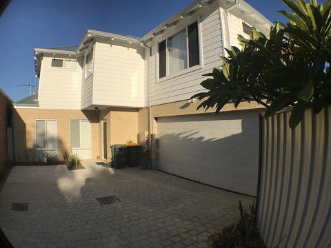 Victoria Park Town House - Accommodation Rockhampton 1