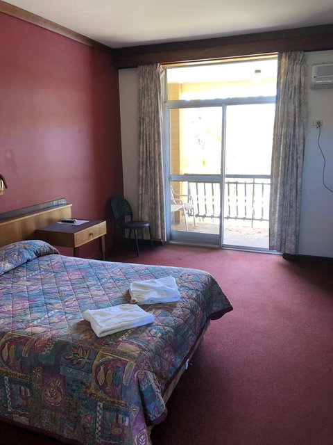 Kambalda Hotel - Accommodation Rockhampton 2