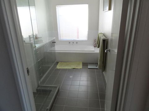 Acaciabnb - Accommodation Rockhampton 6