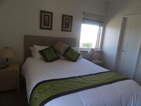 Acaciabnb - Accommodation Rockhampton 2