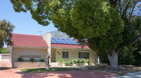 Susan Yong's Studio - Accommodation Rockhampton 0