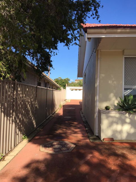 Susan Yong's Studio - Accommodation Rockhampton 1