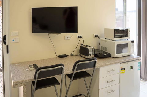 Susan Yong's Studio - Accommodation Rockhampton 10