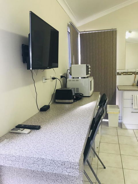 Susan Yong's Studio - Accommodation Rockhampton 8