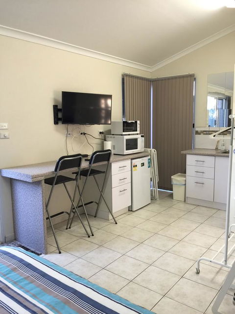 Susan Yong's Studio - Accommodation Rockhampton 9