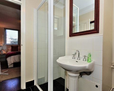 Mollies - Central Fremantle 1 Bedroom Apartment - Accommodation Rockhampton 5