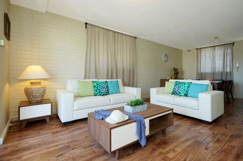 Freo Apartment - Accommodation Rockhampton 0