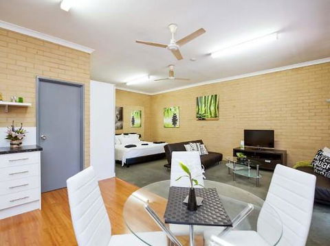 Garden Studio - Accommodation Rockhampton 4