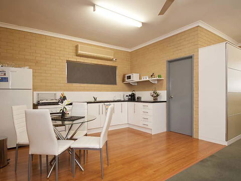 Garden Studio - Accommodation Rockhampton 2