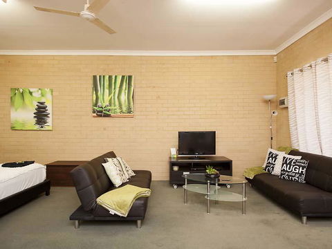 Garden Studio - Accommodation Rockhampton 6