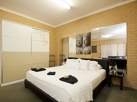 Garden Studio - Accommodation Rockhampton 3