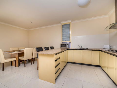 Seafront Unit 60 - Accommodation Rockhampton 6