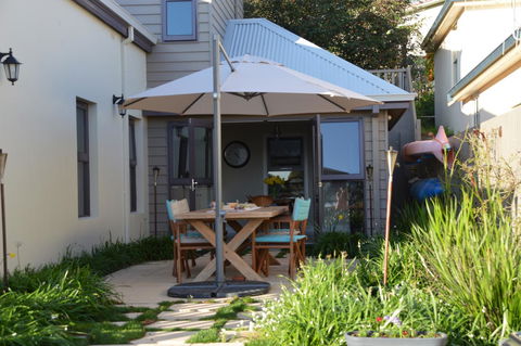 Rowley House - Accommodation Rockhampton 7