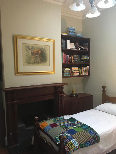 Rowley House - Accommodation Rockhampton 10
