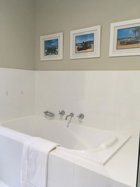 Rowley House - Accommodation Rockhampton 1