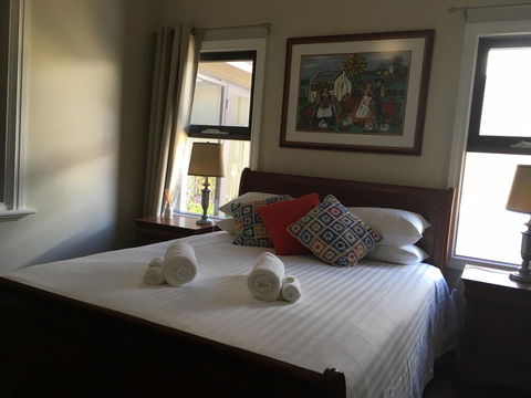 Rowley House - Accommodation Rockhampton 15