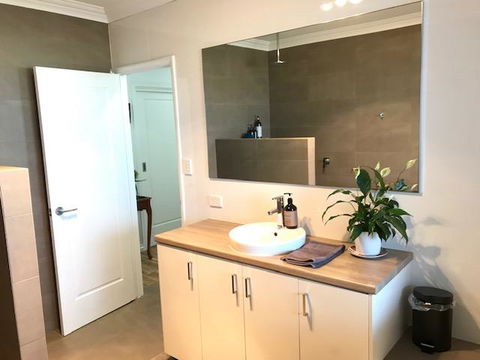 The Mains Guest House 2 Bedroom Farm Stay - Accommodation Rockhampton 9