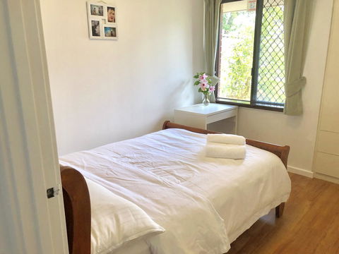 Charming Quiet Lodge-2 Minutes Walk To Shopping Complex - Accommodation Rockhampton 18