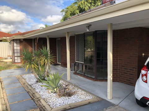 Charming Quiet Lodge-2 Minutes Walk To Shopping Complex - Accommodation Rockhampton 24