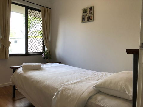 Charming Quiet Lodge-2 Minutes Walk To Shopping Complex - Accommodation Rockhampton 17