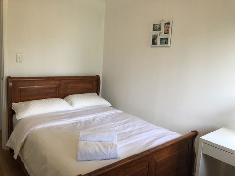 Charming Quiet Lodge-2 Minutes Walk To Shopping Complex - Accommodation Rockhampton 19